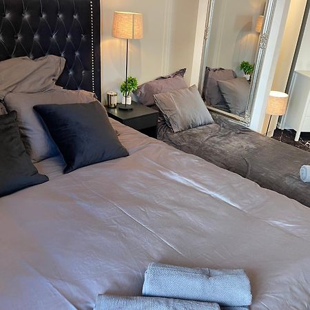 Luxurious Modern Room In Central Oslo - Eur 4K Expensive Bed And 82" Cinematic Tv Exterior foto