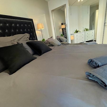 Luxurious Modern Room In Central Oslo - Eur 4K Expensive Bed And 82" Cinematic Tv Exterior foto