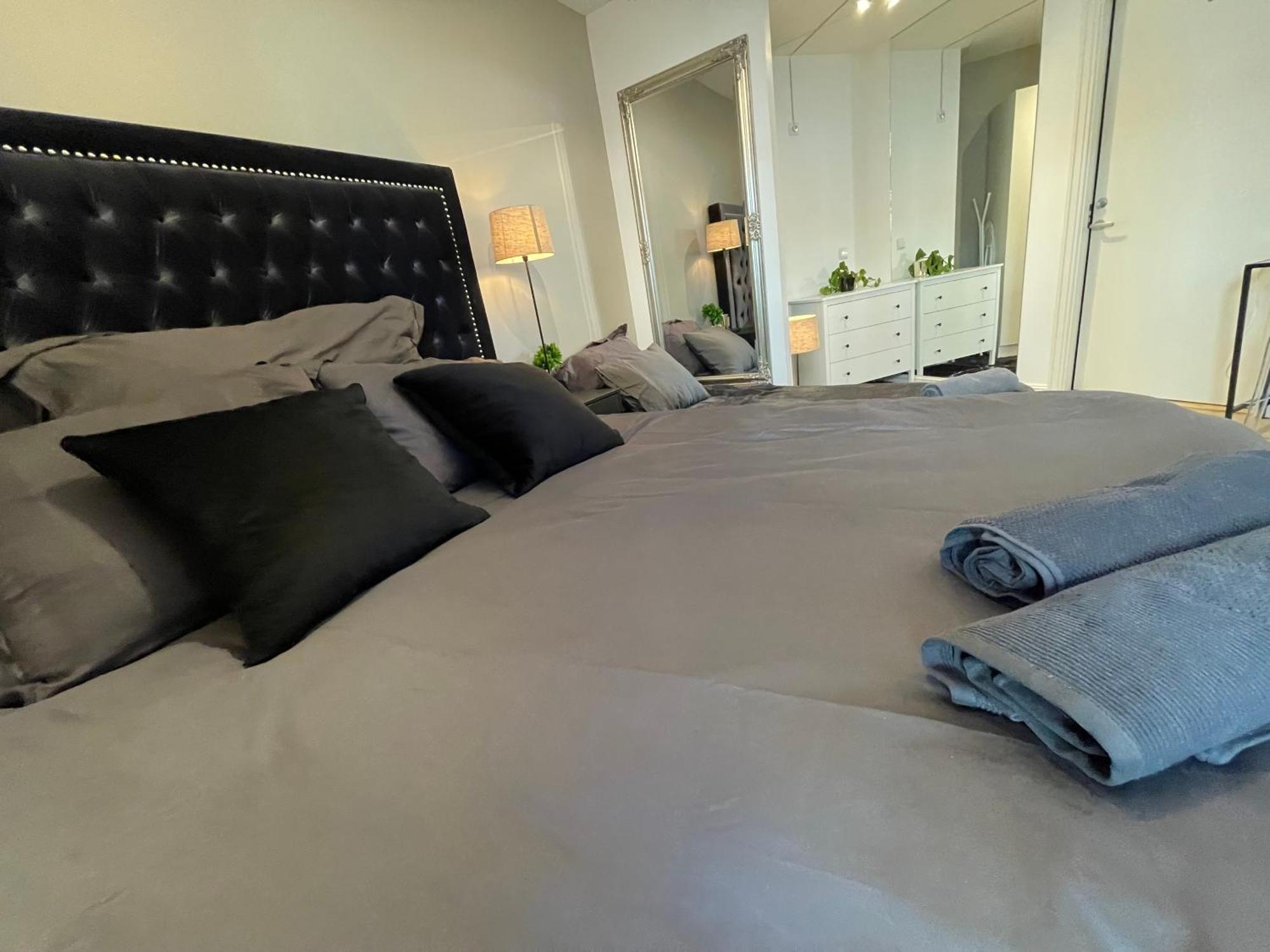 Luxurious Modern Room In Central Oslo - Eur 4K Expensive Bed And 82" Cinematic Tv Exterior foto
